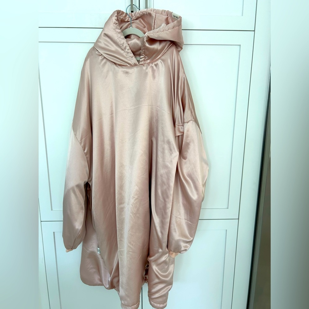 Kitsch pink satin glazey